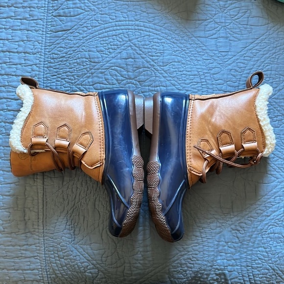 Adrienne Vittadini Girl’s duck boots Size 2 - Picture 3 of 11